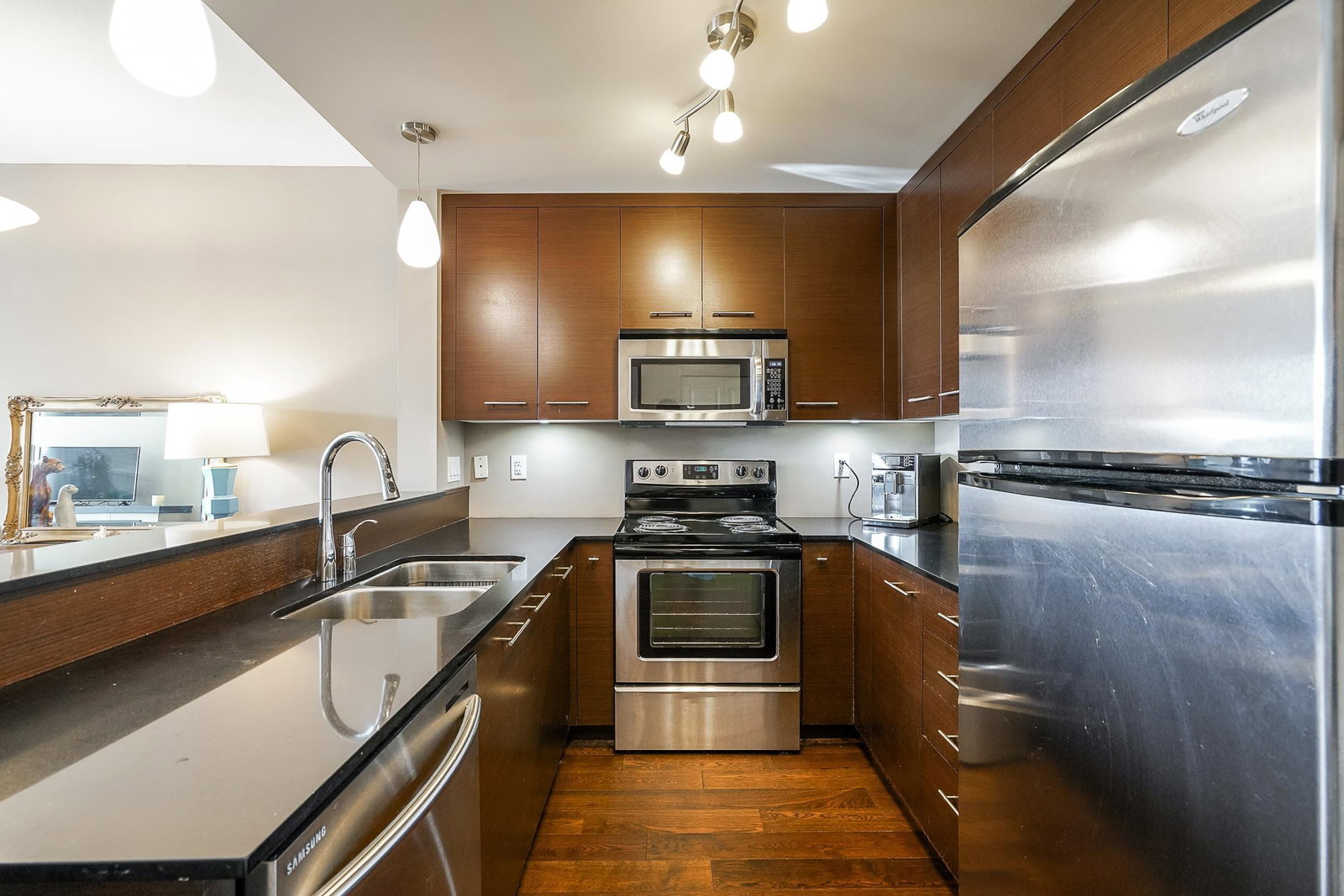 Listing Image 9