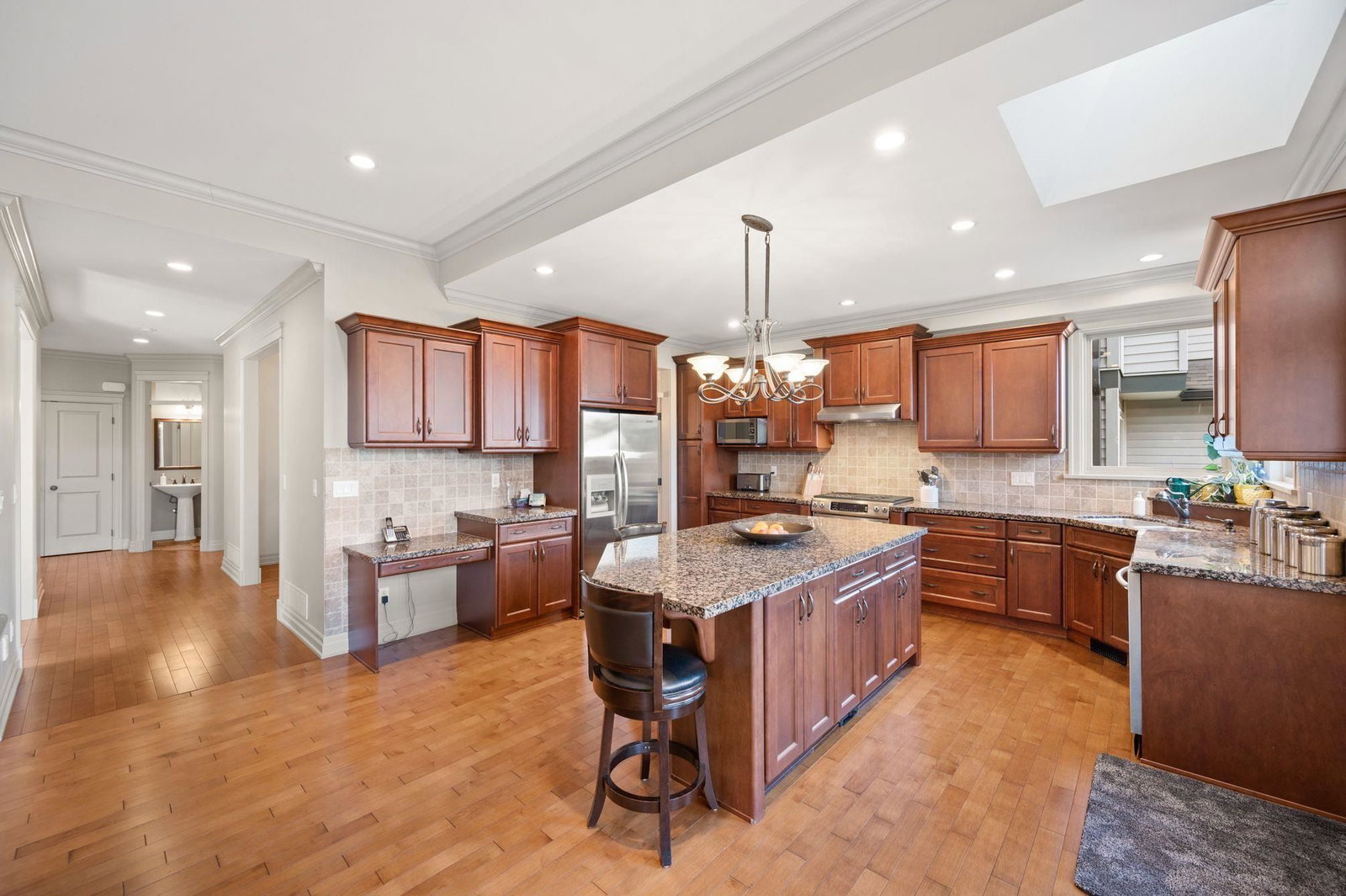 Listing Image 5