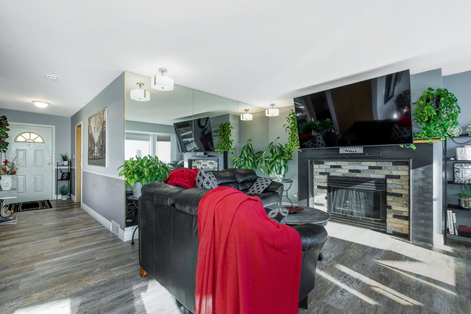Listing Image 8