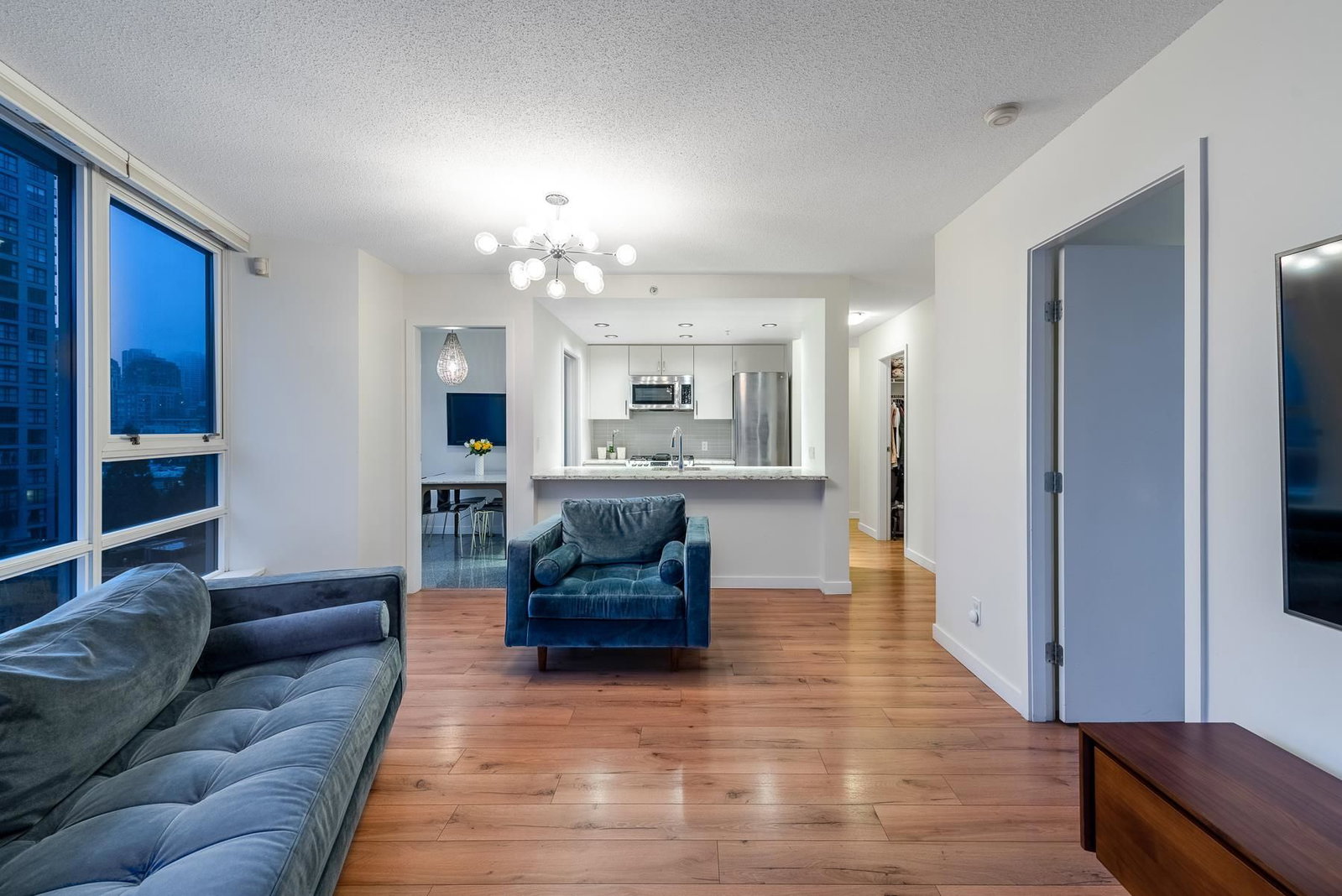 Listing Image 5