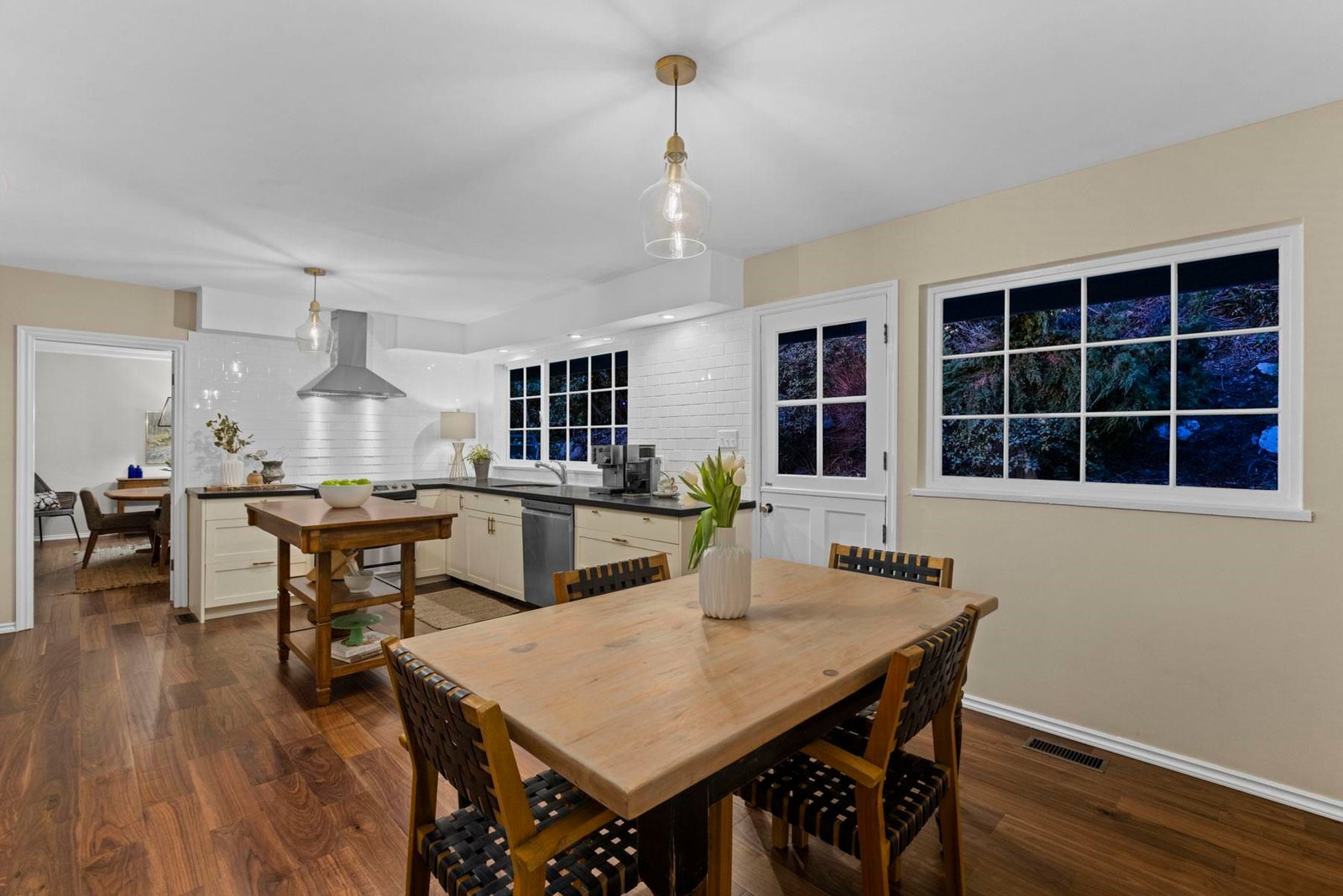Listing Image 14