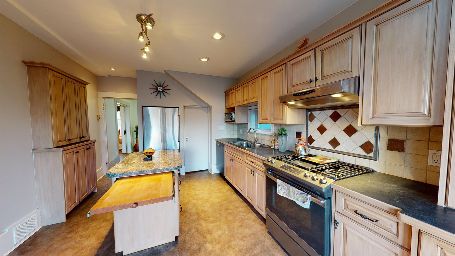 Listing Image 9