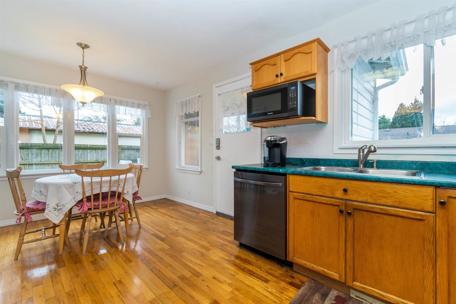 Listing Image 10