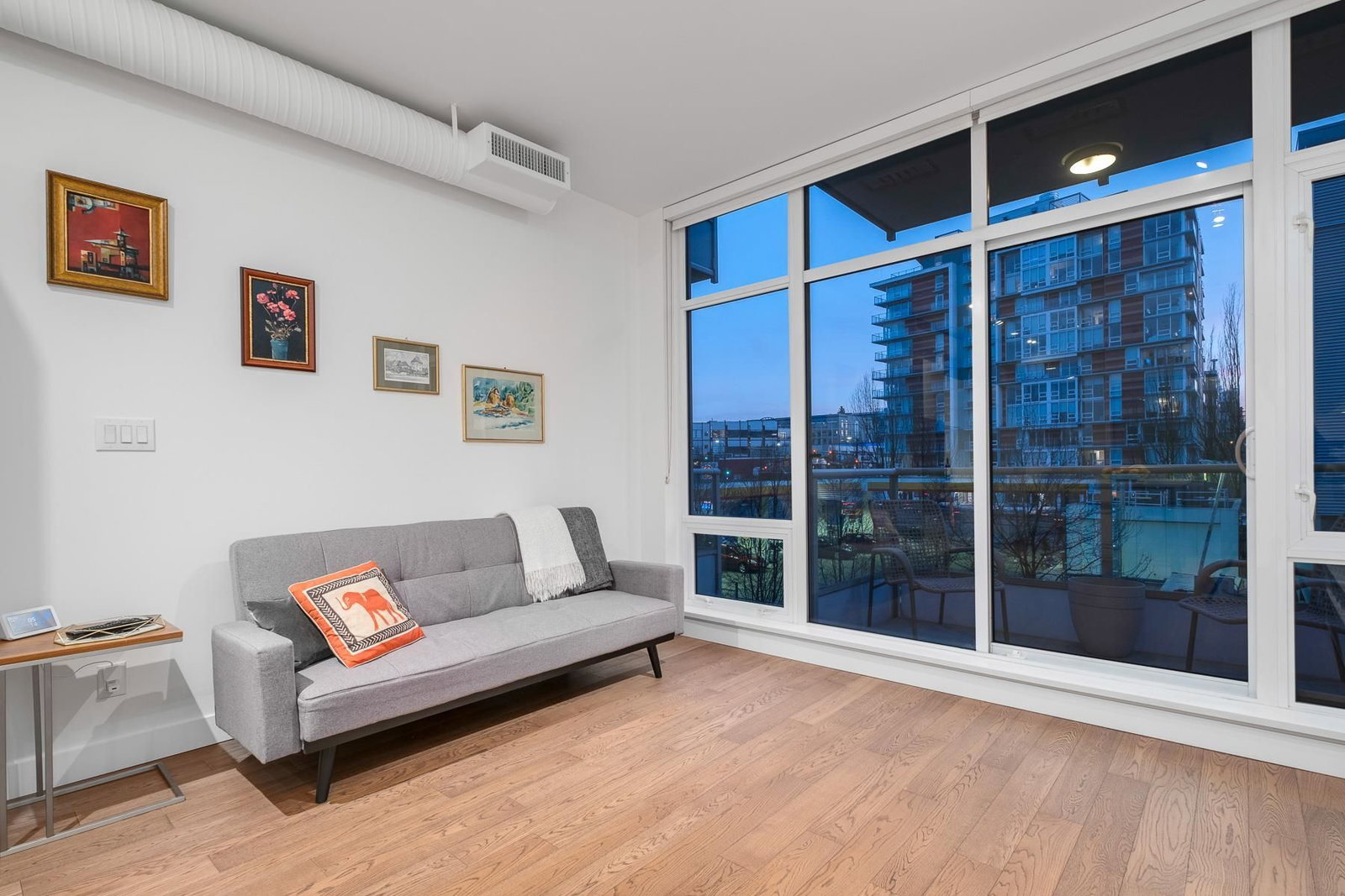 Listing Image 5