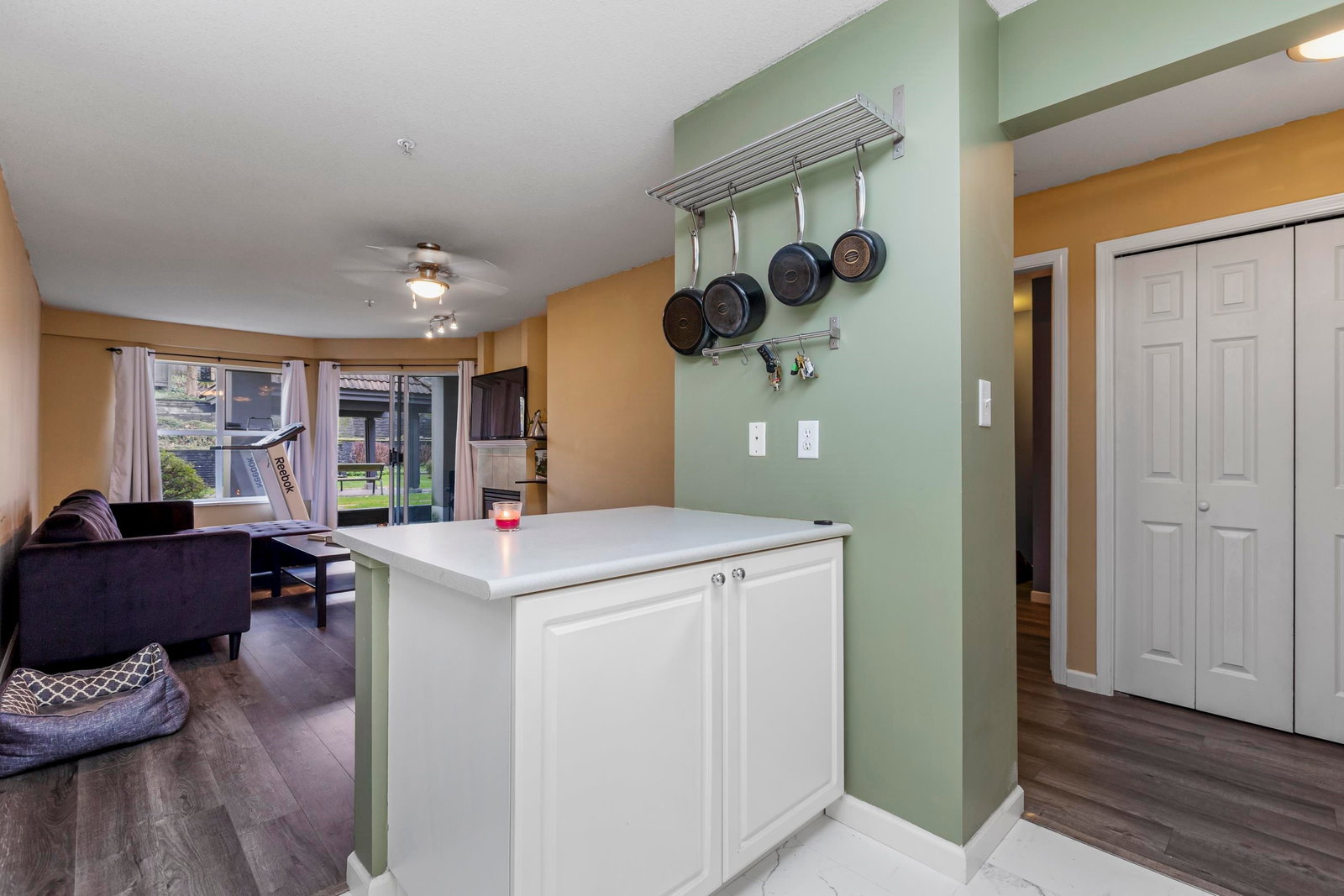 Listing Image 9