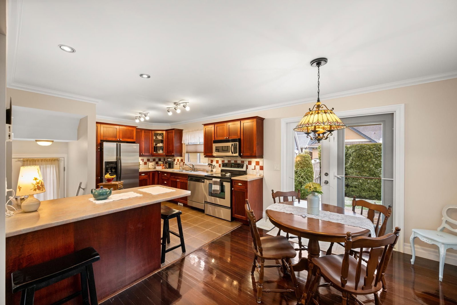 Listing Image 10