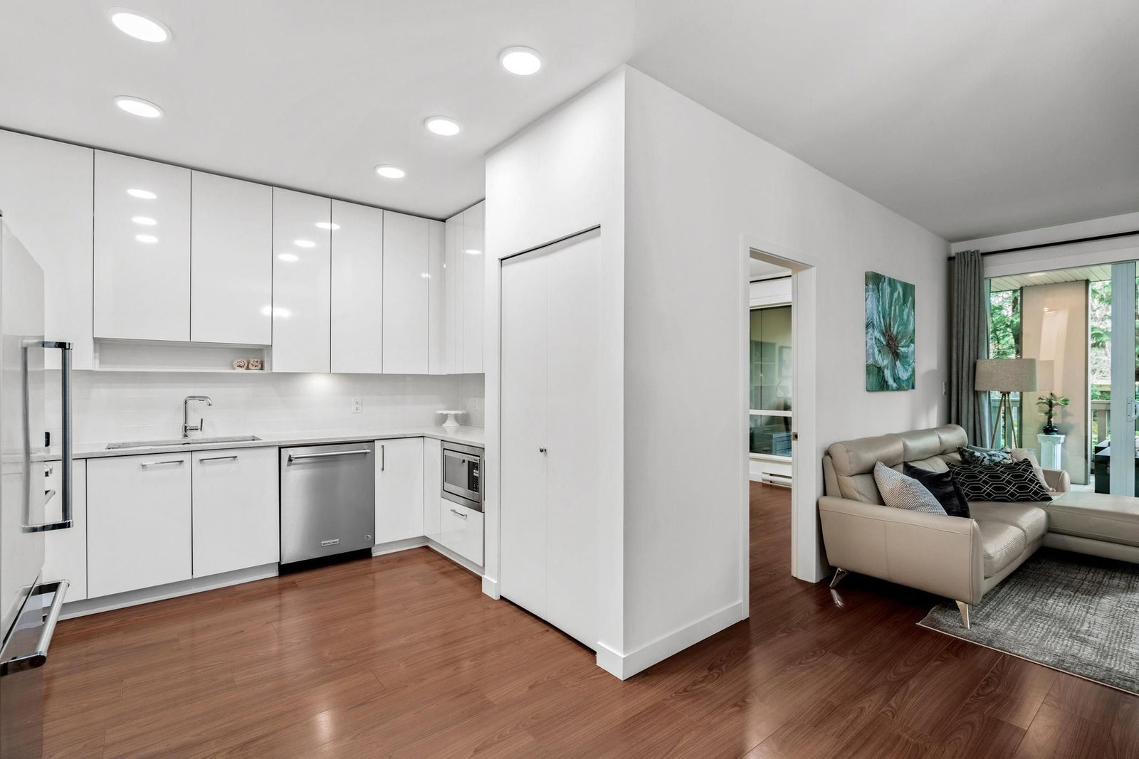Listing Image 12