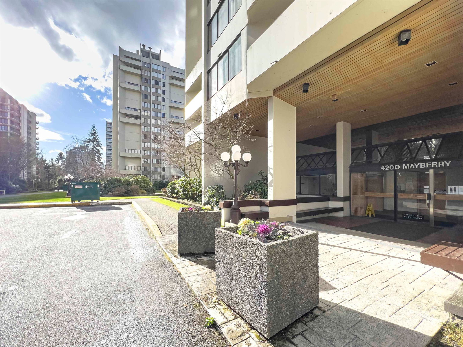 Listing Image 3