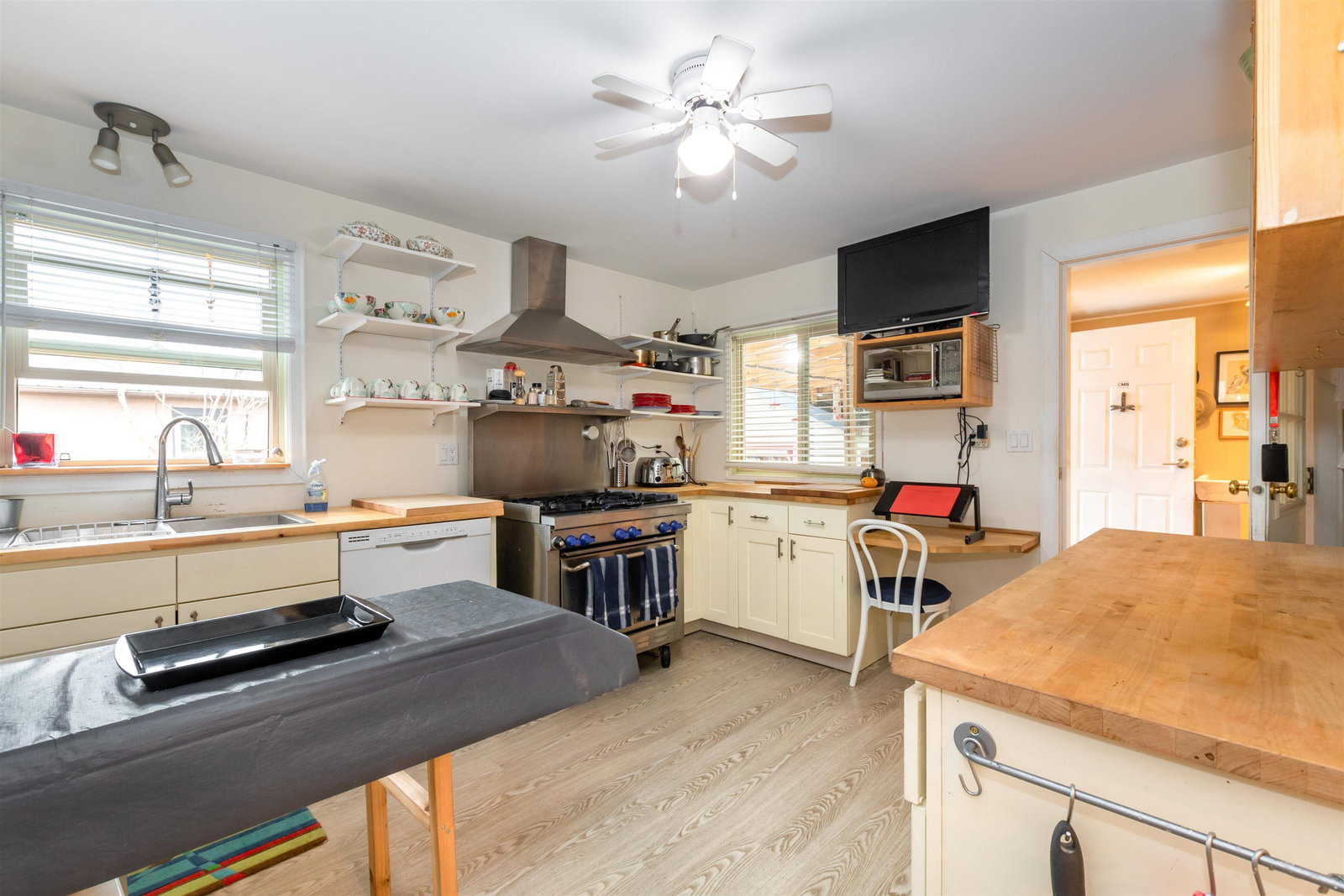 Listing Image 9