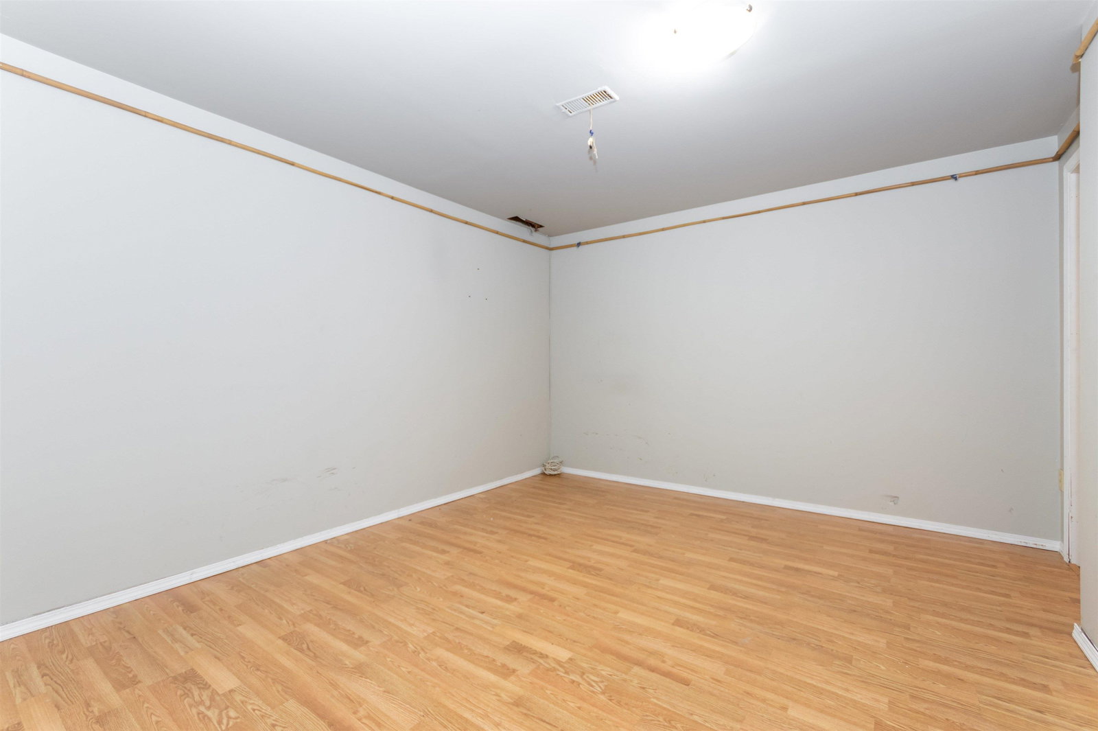 Listing Image 24