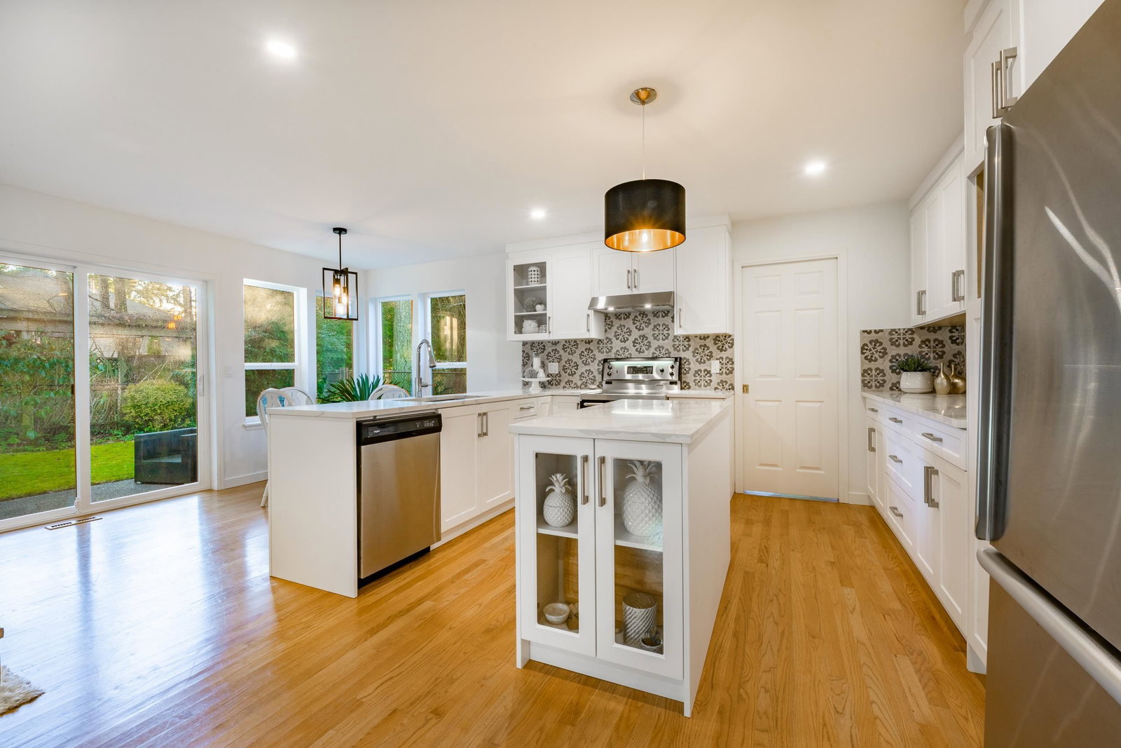 Listing Image 11