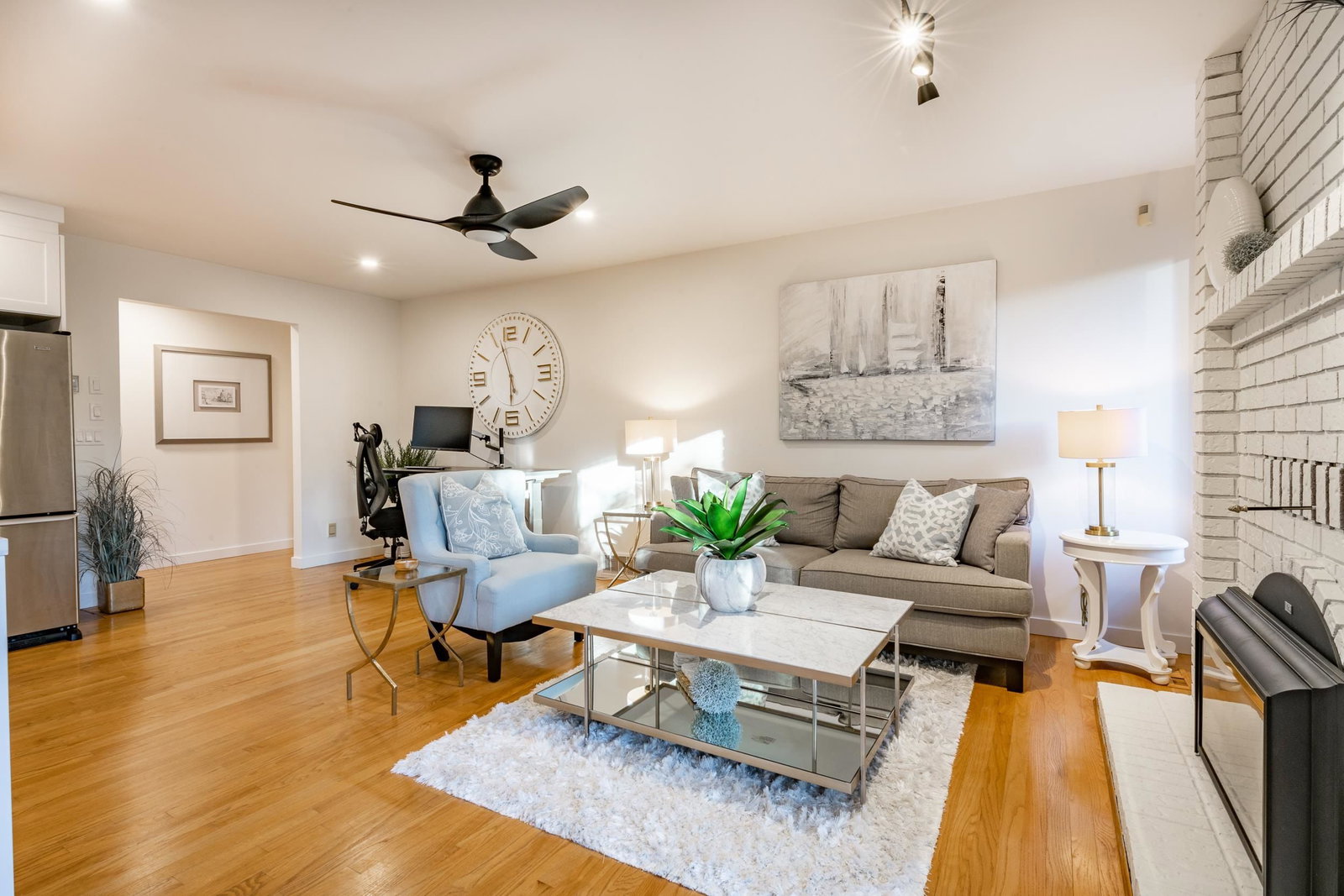 Listing Image 19