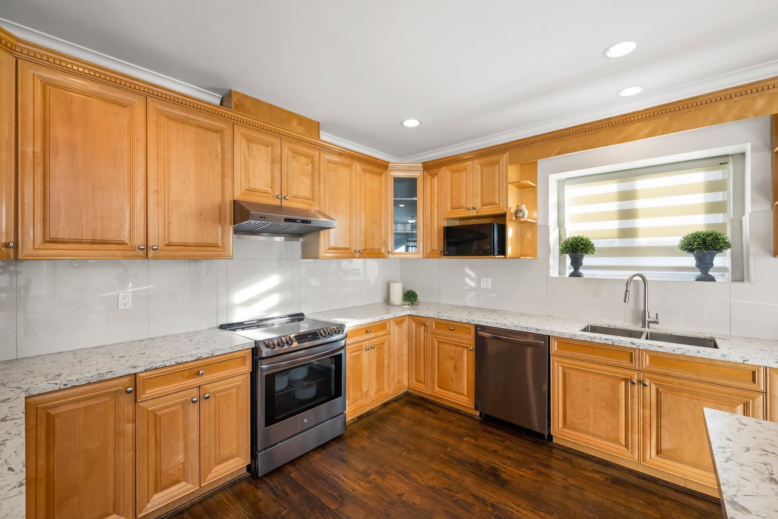 Listing Image 15