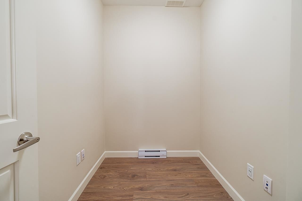 Listing Image 24