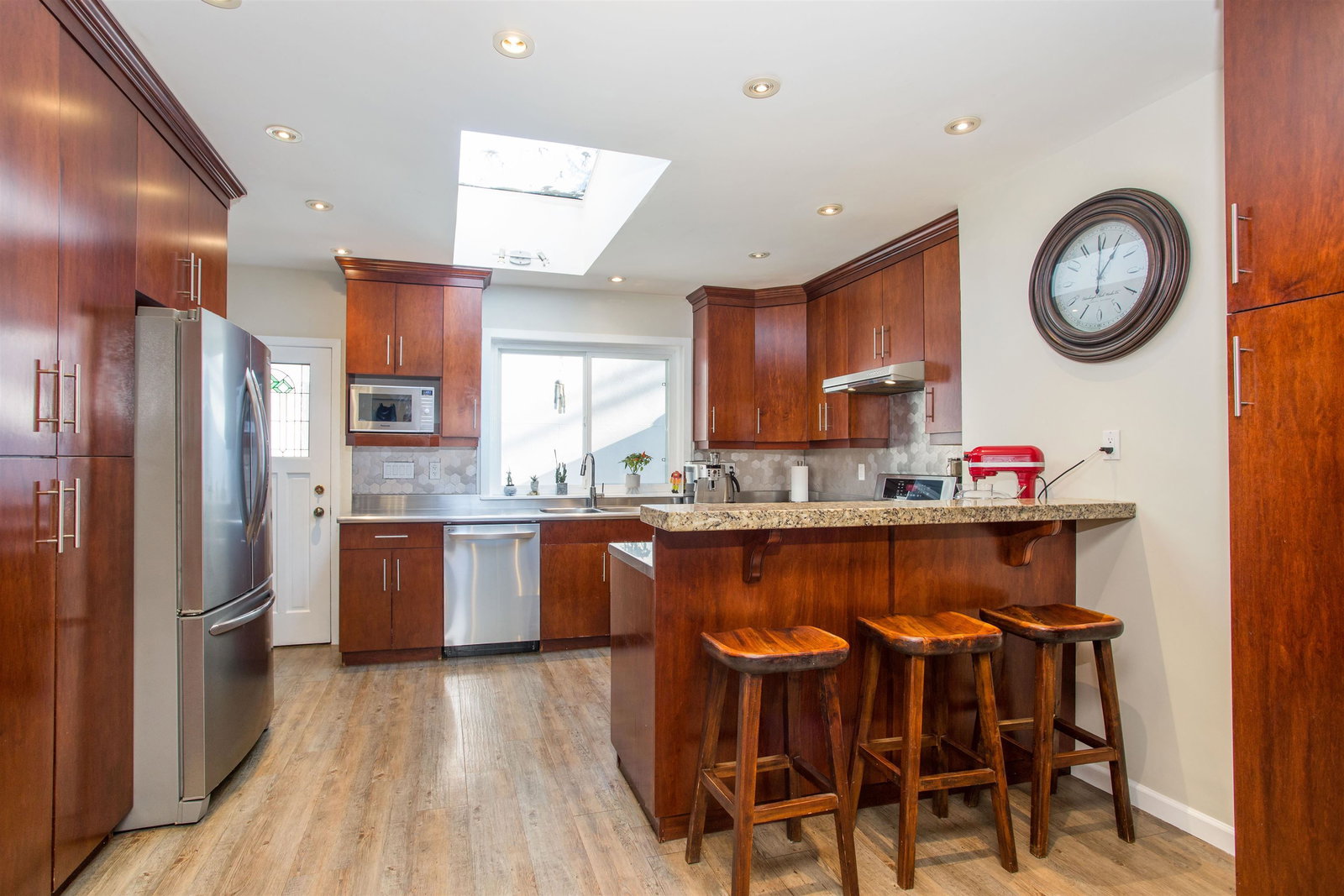 Listing Image 11