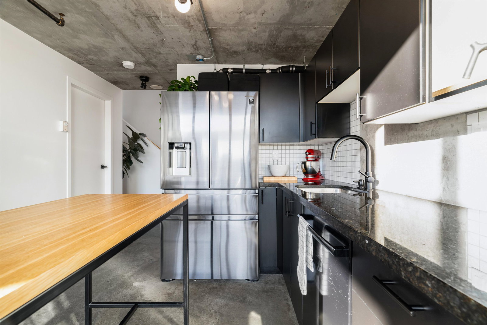 Listing Image 11