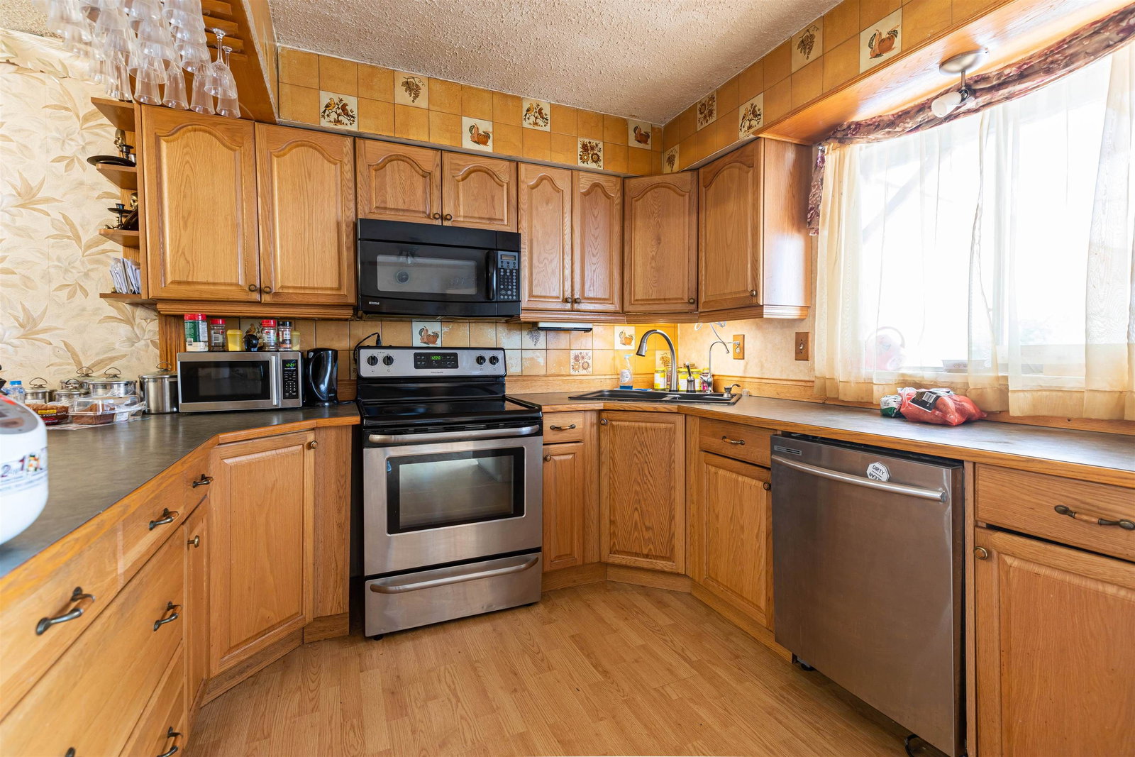 Listing Image 4