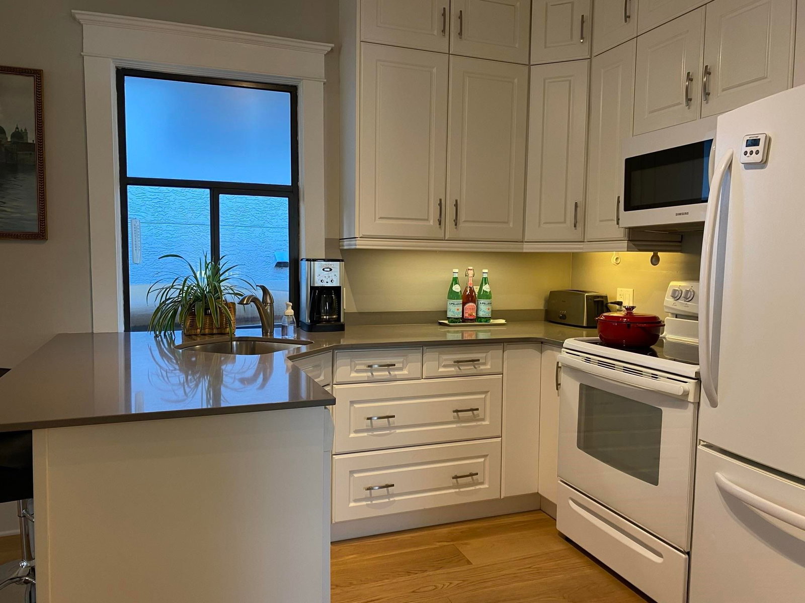 Listing Image 10