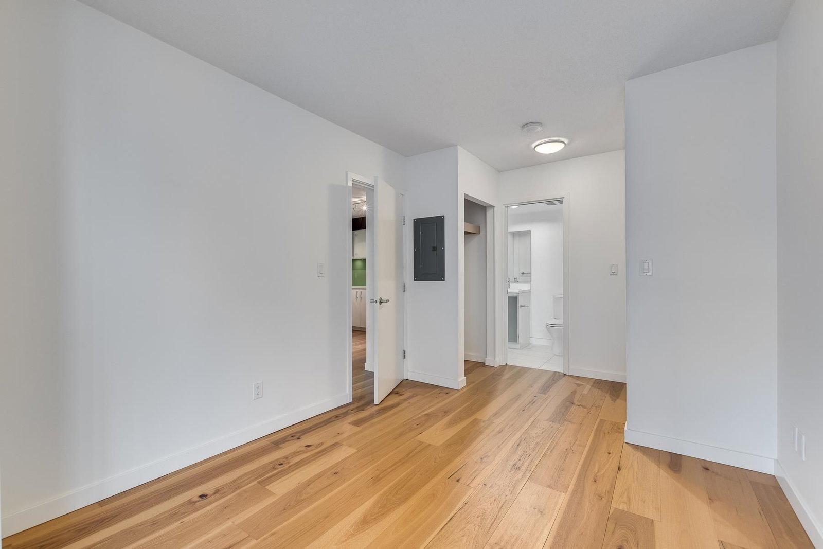 Listing Image 17