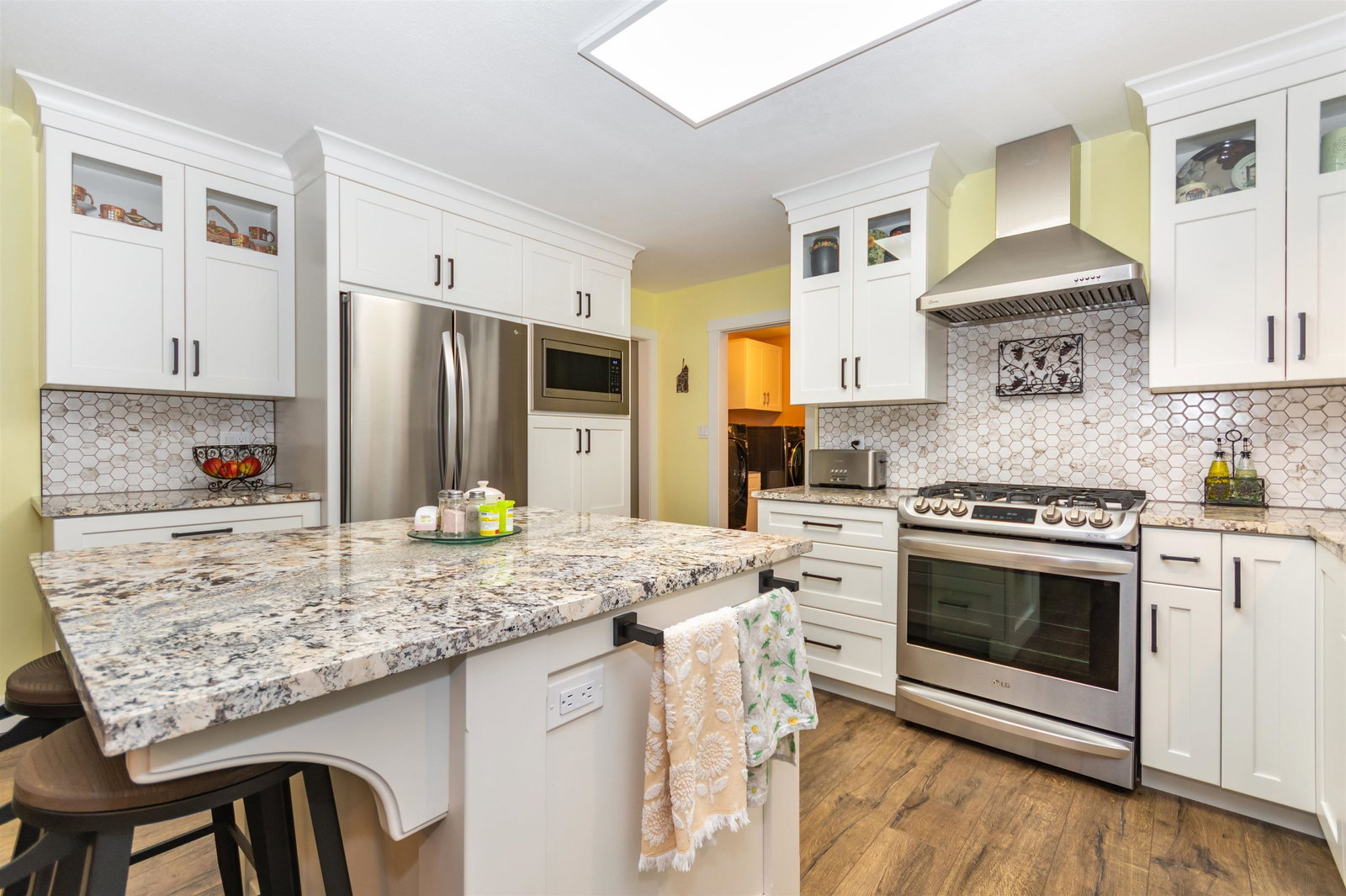 Listing Image 11
