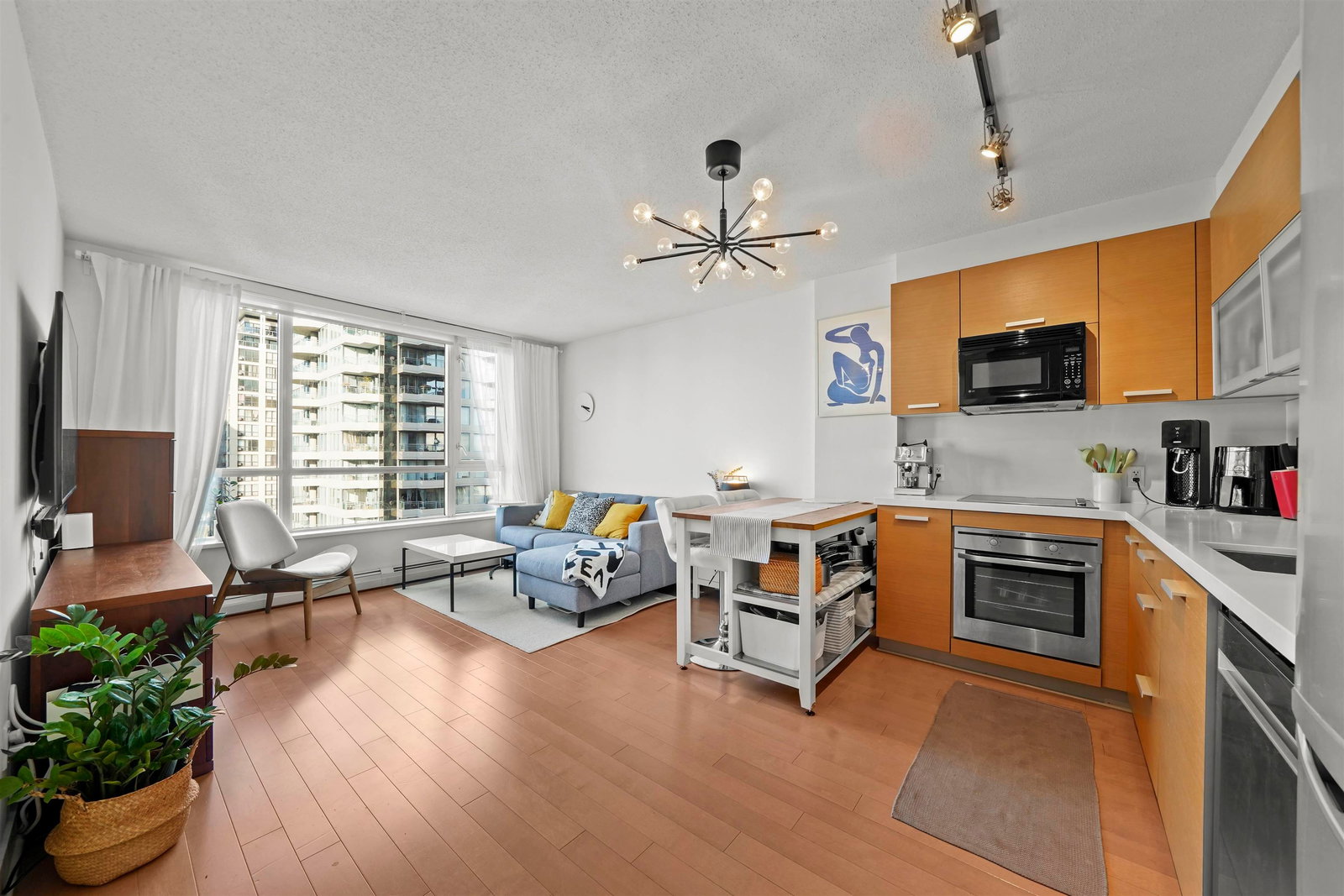 Listing Image 4