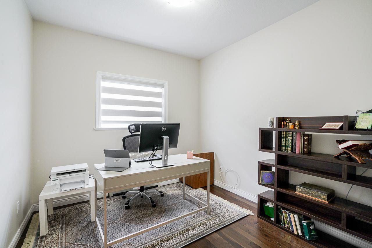 Listing Image 12