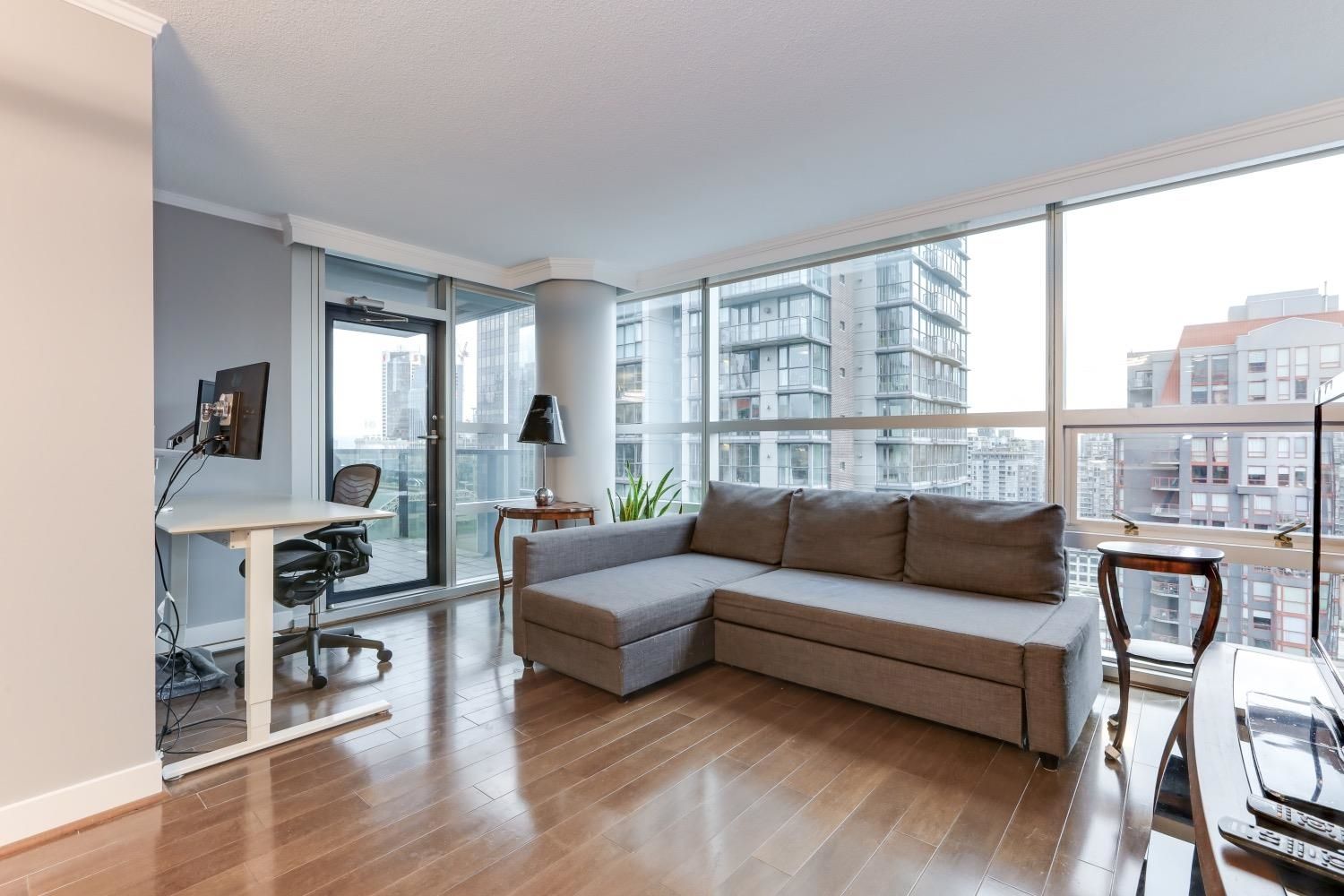 Listing Image 11