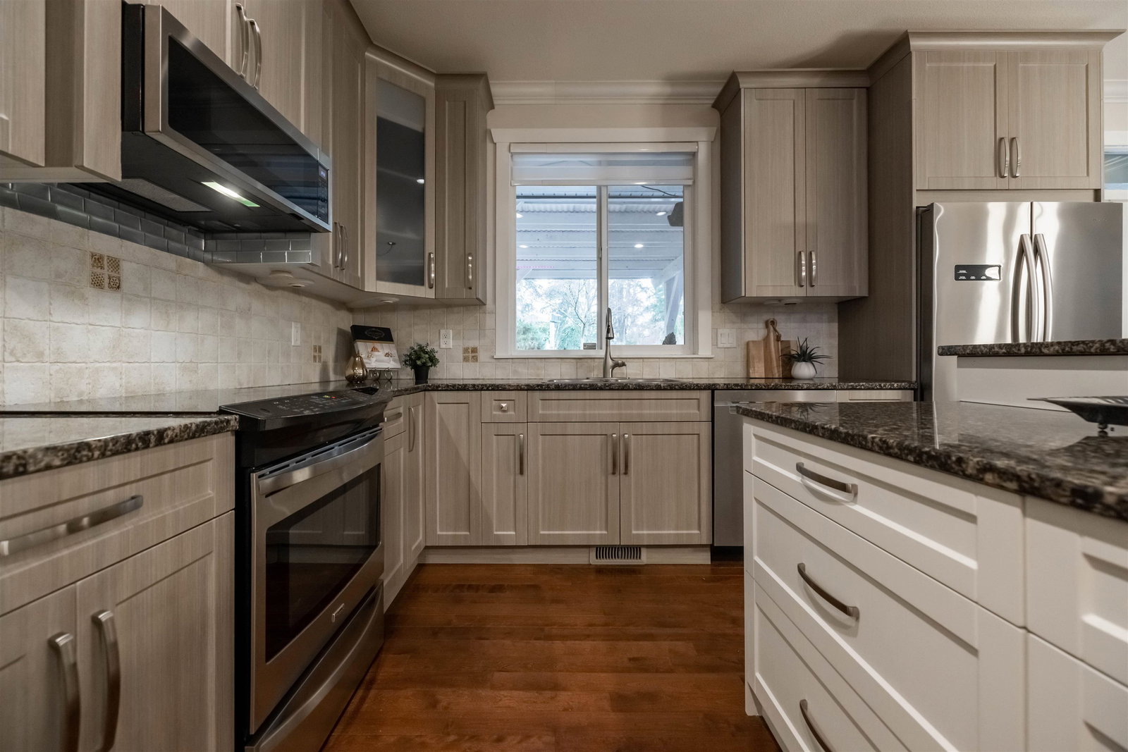 Listing Image 10