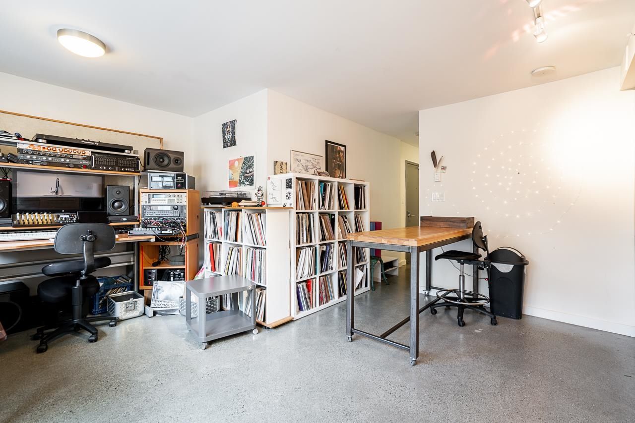 Listing Image 5