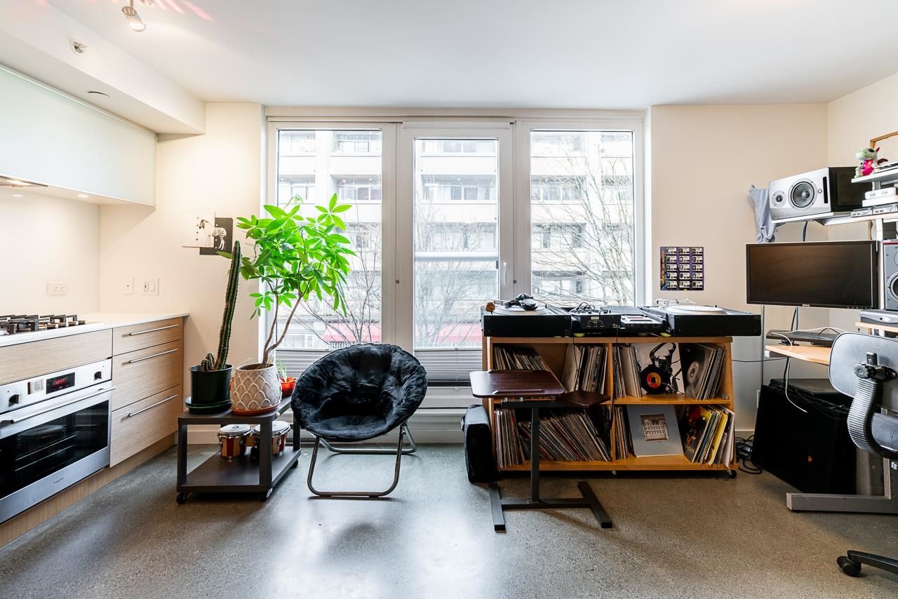 Listing Image 8