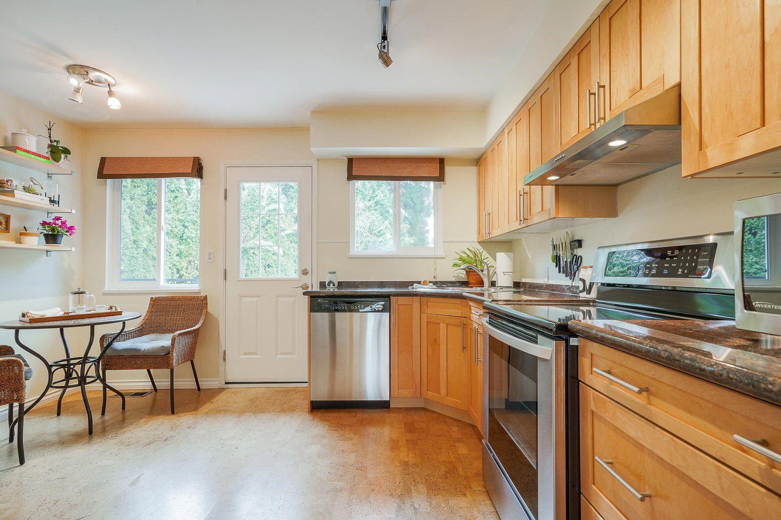 Listing Image 10