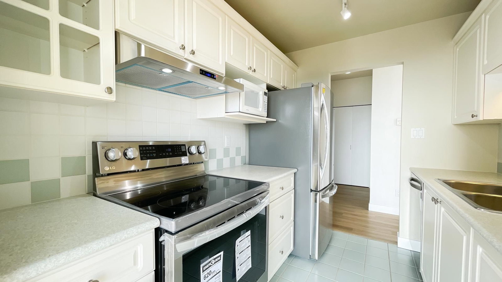 Listing Image 9