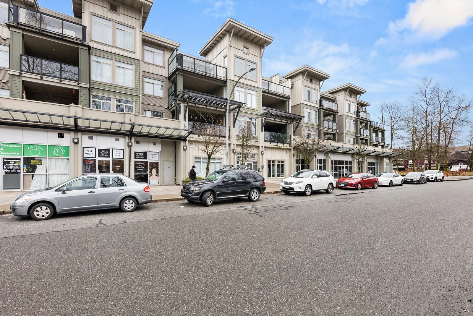 Listing Image 4