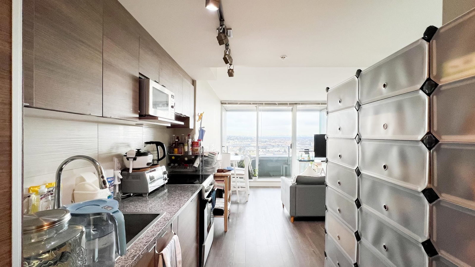 Listing Image 11