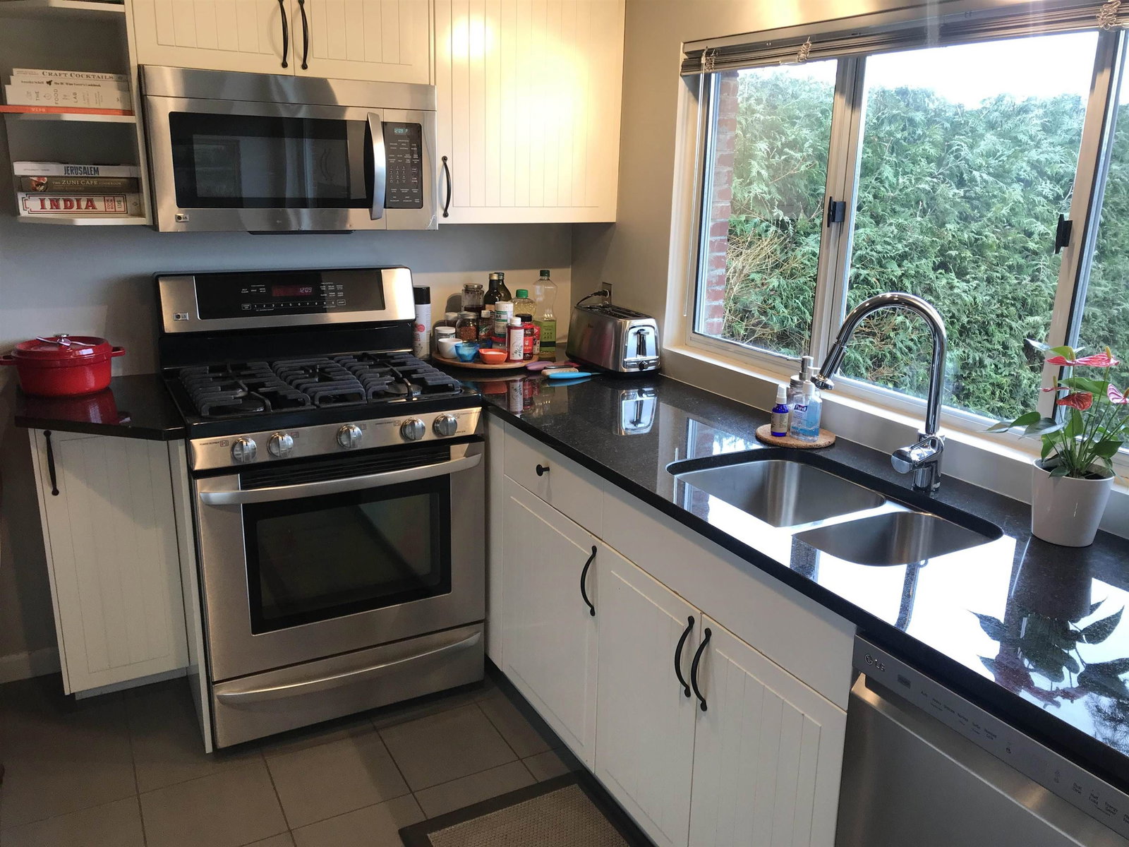 Listing Image 10