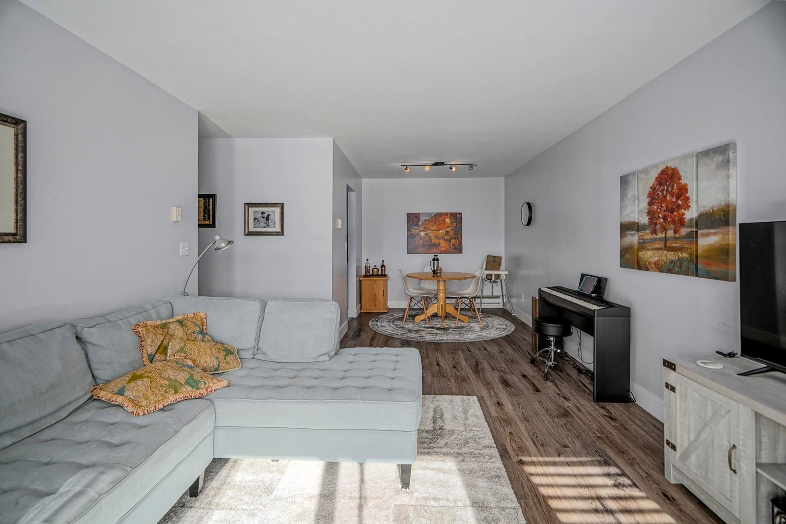 Listing Image 11