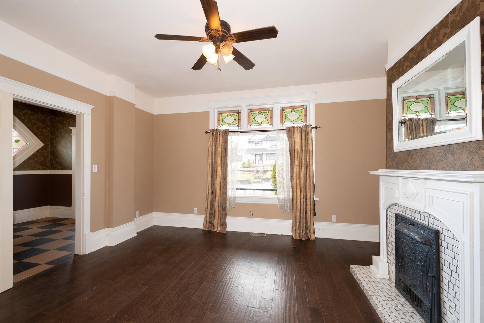 Listing Image 4