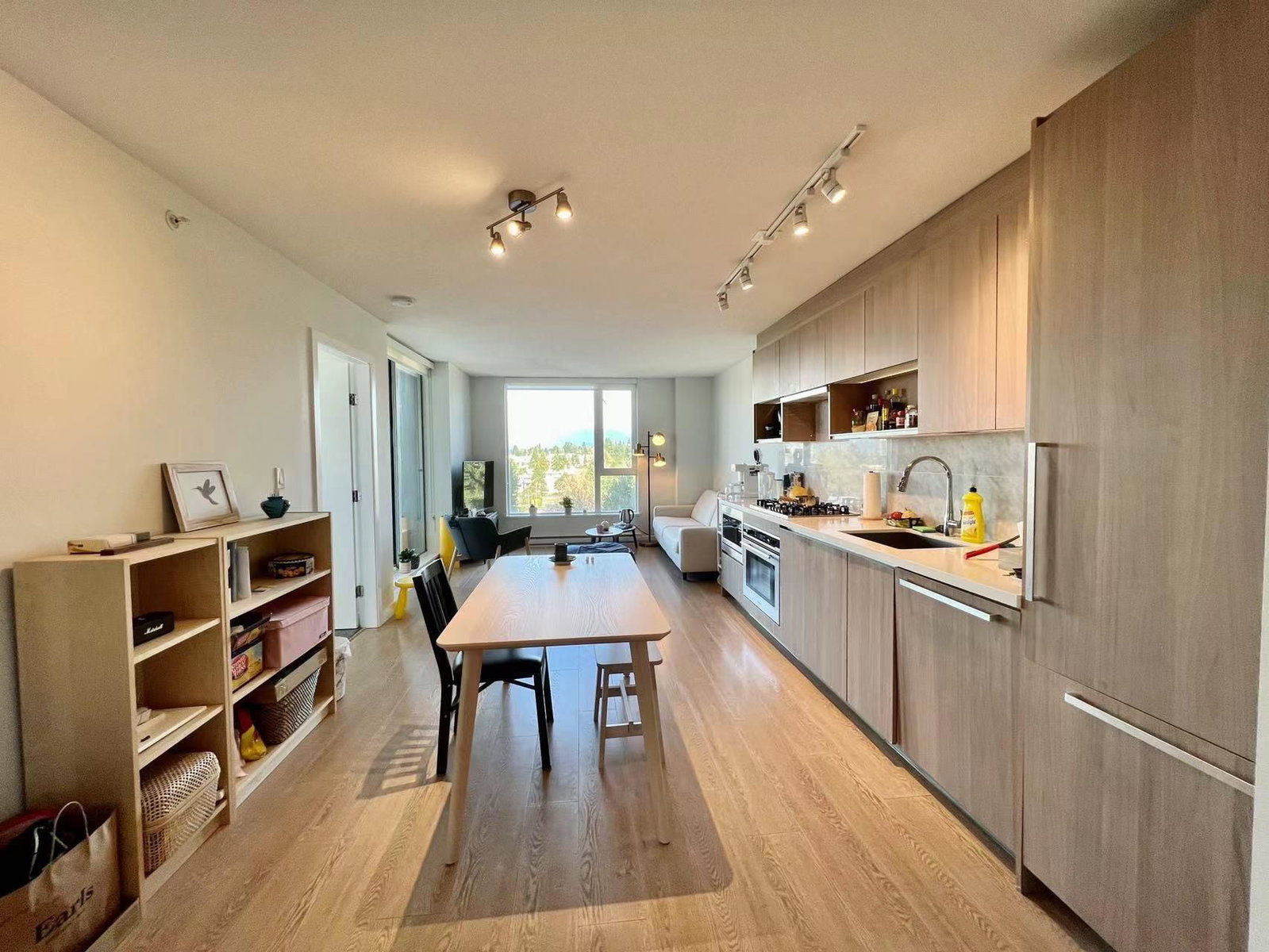 Listing Image 10