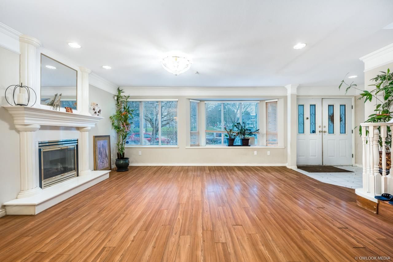 Listing Image 4