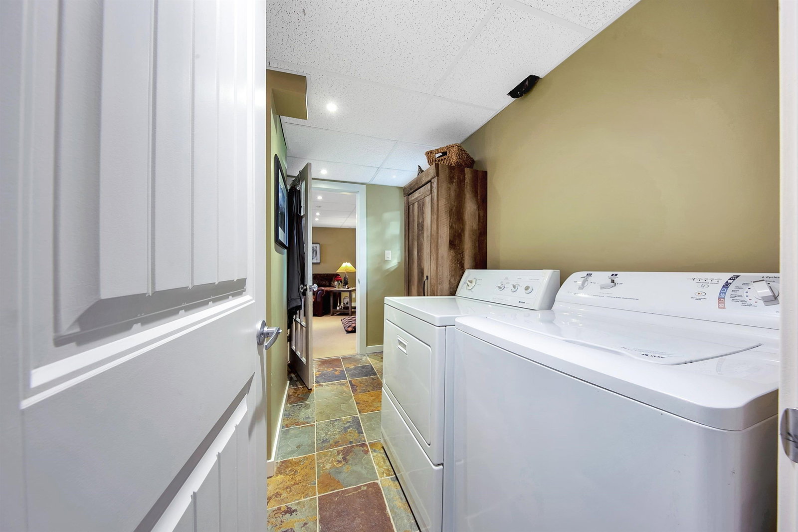 Listing Image 19