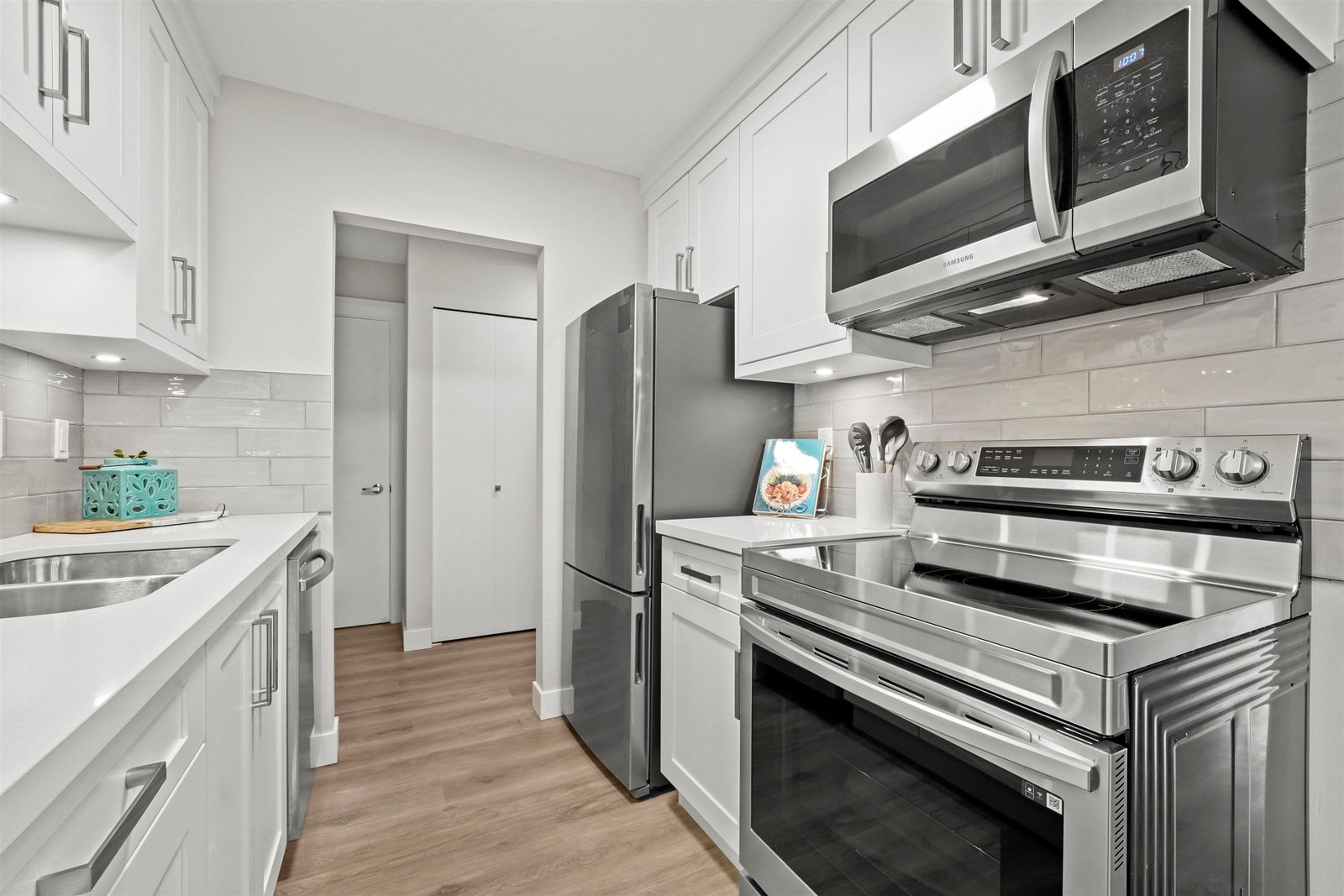 Listing Image 8