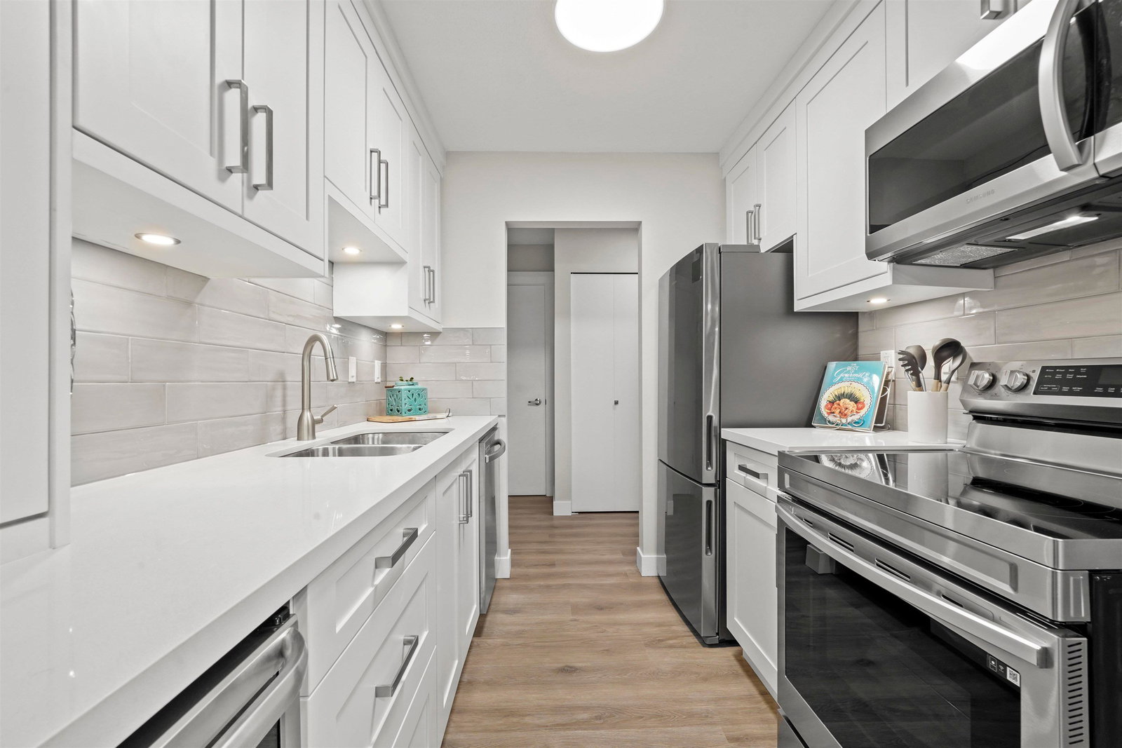 Listing Image 9
