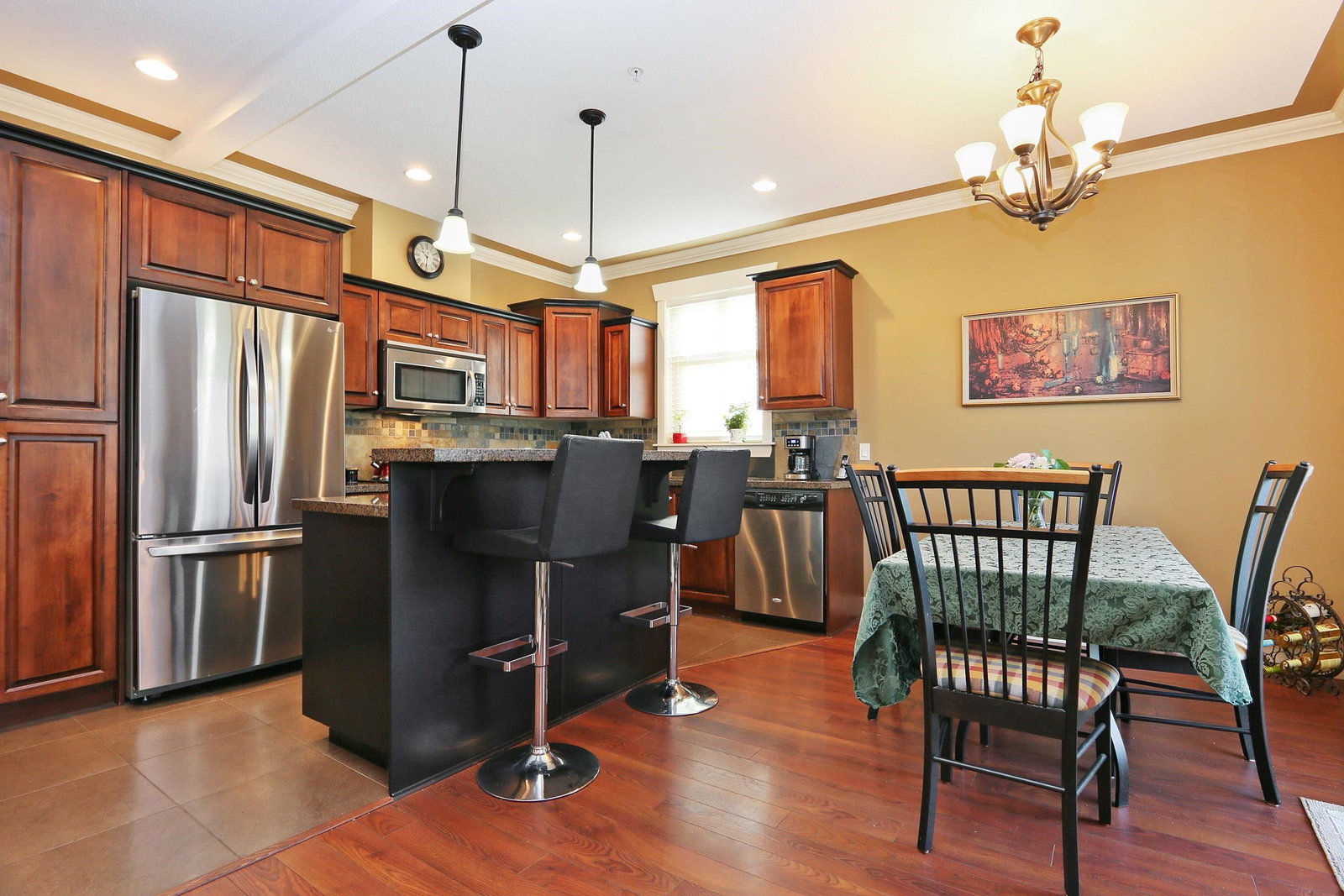 Listing Image 5