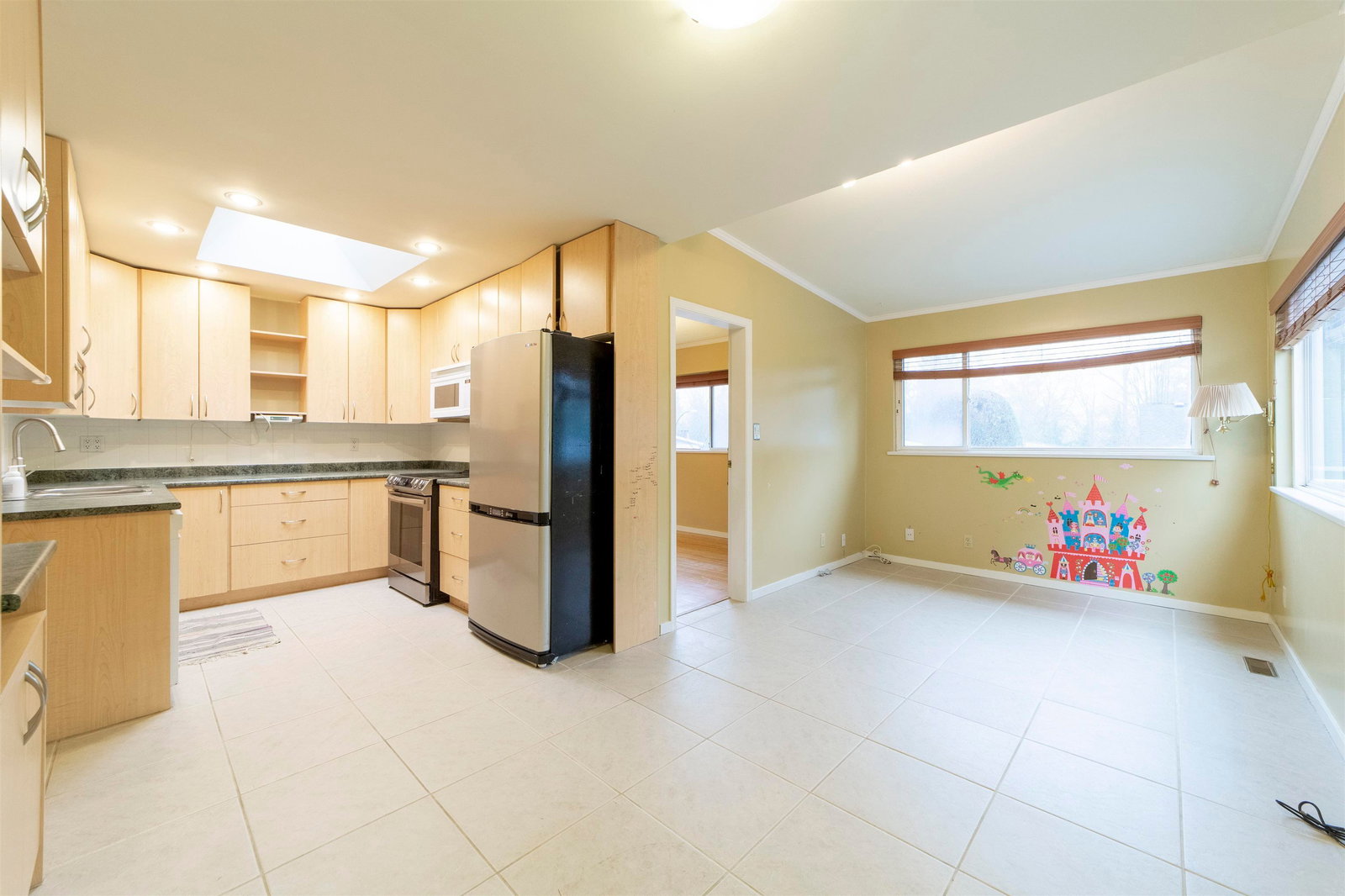 Listing Image 12