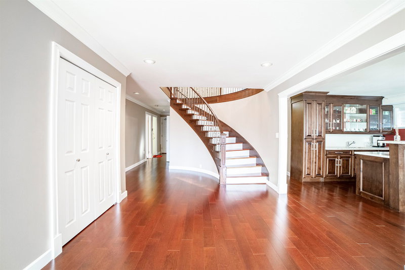 6970 Willingdon Avenue, Burnaby, V5J 3R2 | Image 2