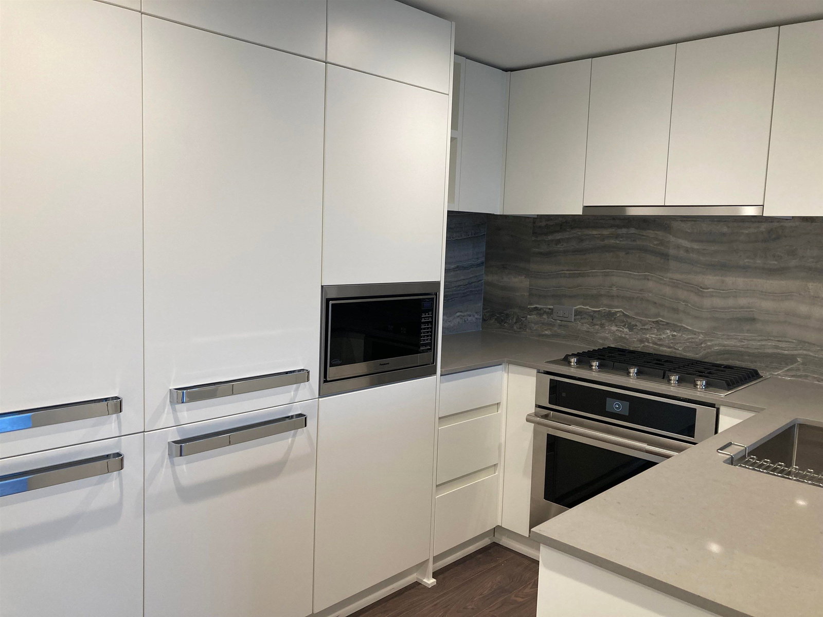 Listing Image 12