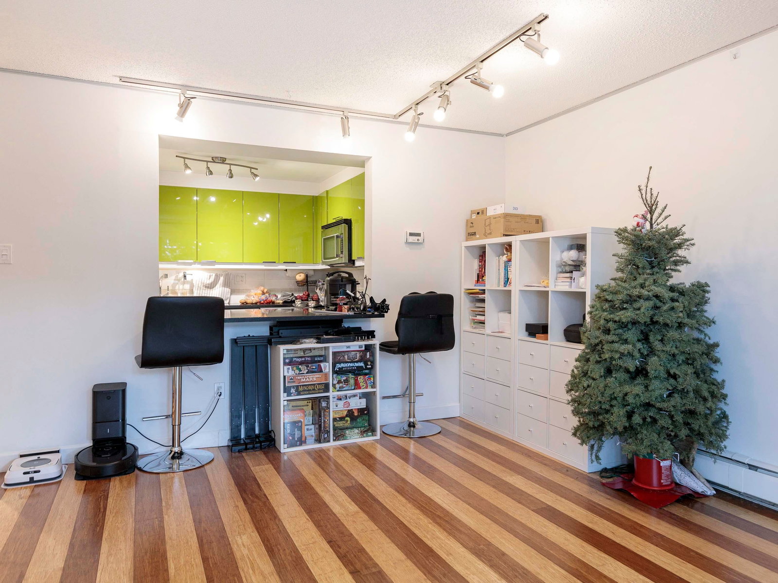 Listing Image 10