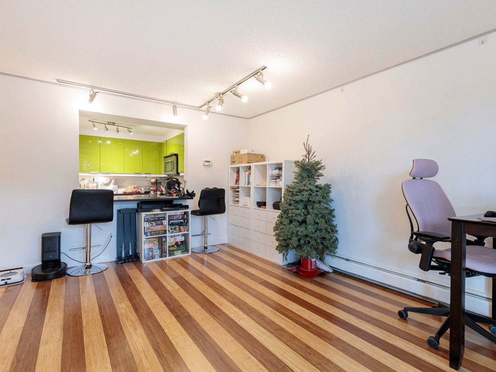 Listing Image 9