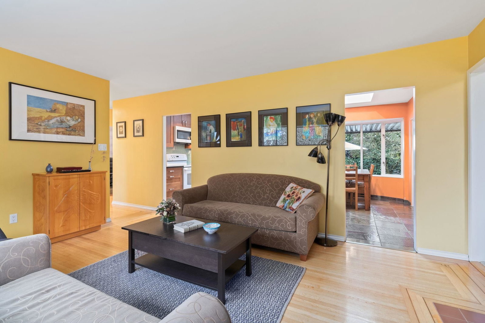 Listing Image 4