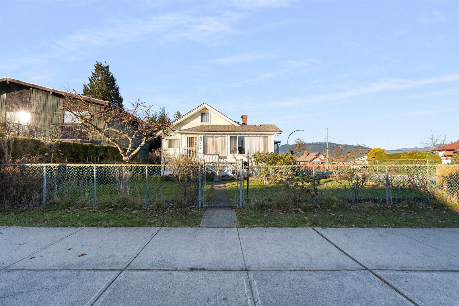 Listing Image 11